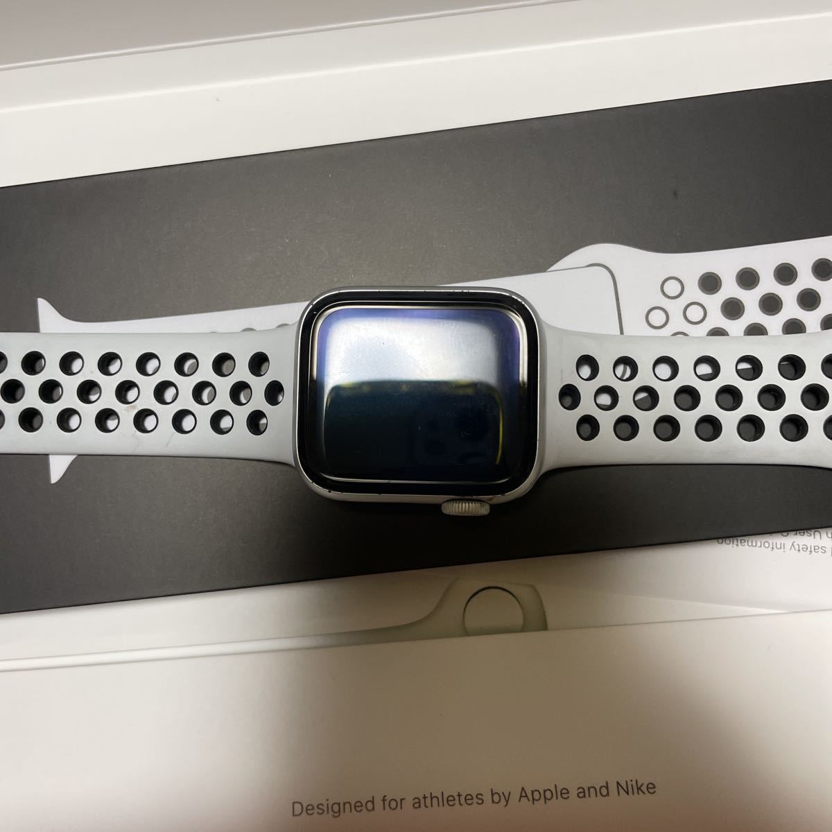 中古品 Apple Watch Nike Series 5 40mm シルバー アルミニウム GPS MX3R2J/A_画像2