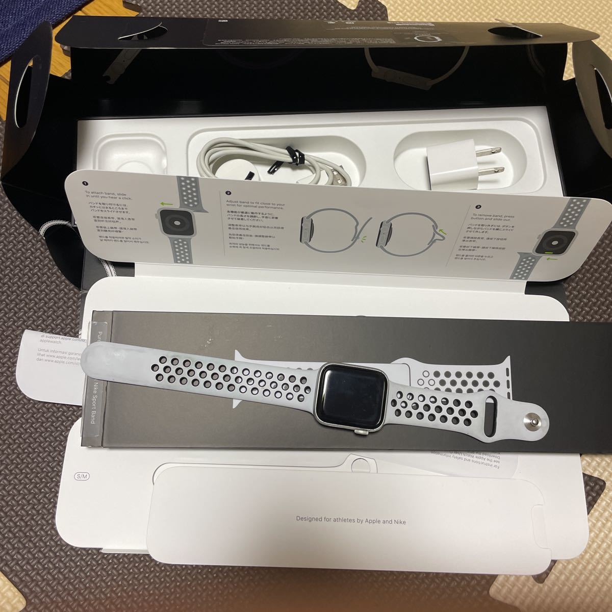 中古品 Apple Watch Nike Series 5 40mm シルバー アルミニウム GPS MX3R2J/A_画像1