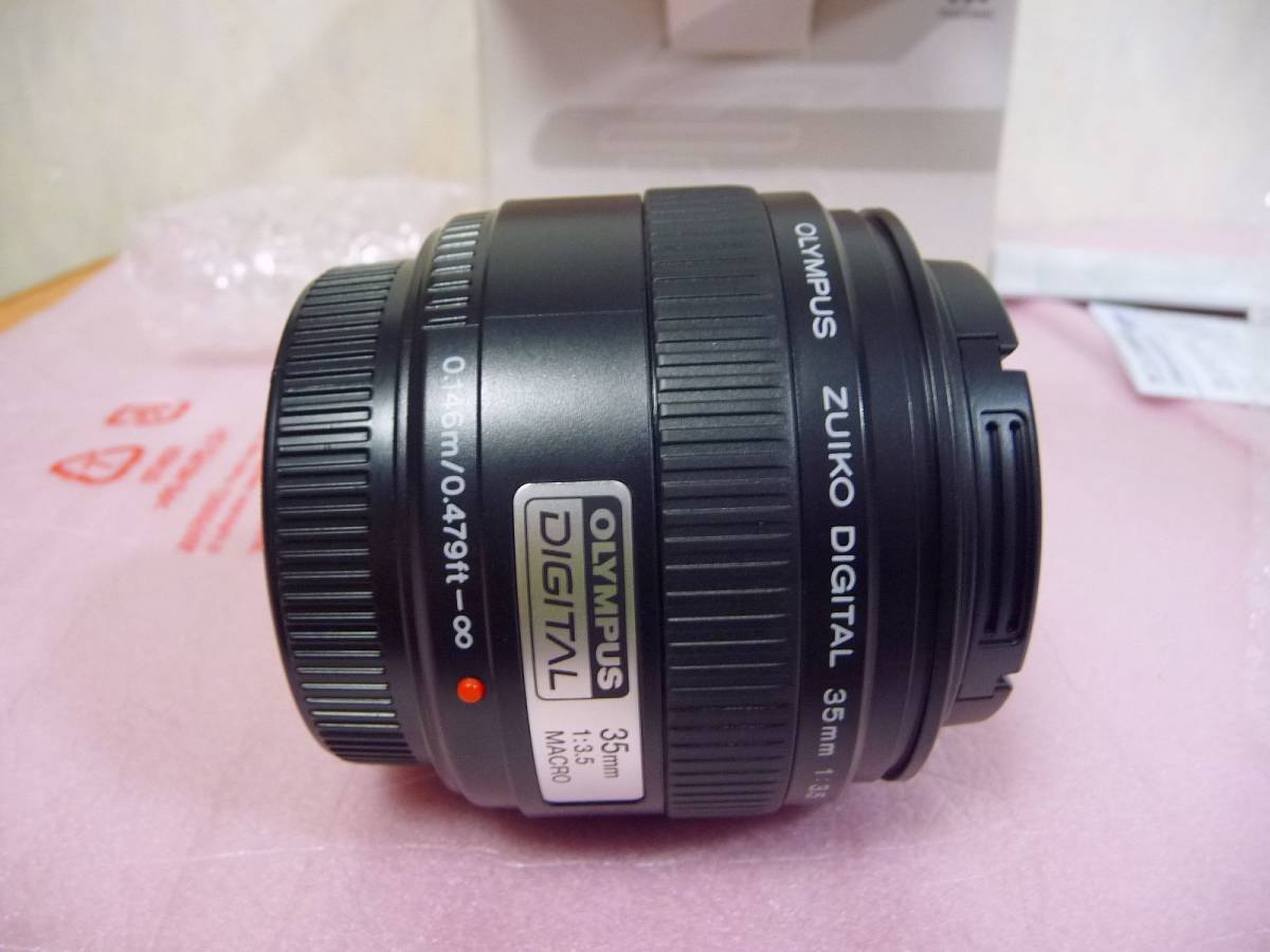 ◆ほぼ新品（未使用展示品) OLYMPUS カメラレンズ ZUIKO DIGITAL 35mm f3.5 Macro [超軽量マクロレンズ/わずか165g] 在庫ラスト_画像1