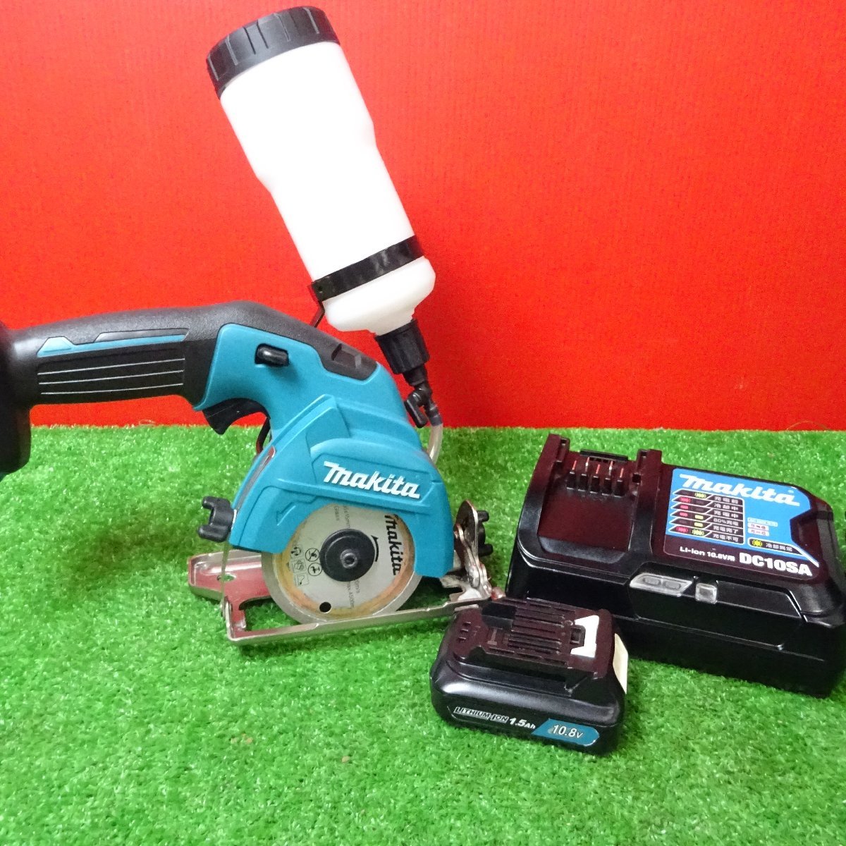 本店は 【中古品】〇マキタ(makita) CC301DSH バッテリ・充電器付 10.8