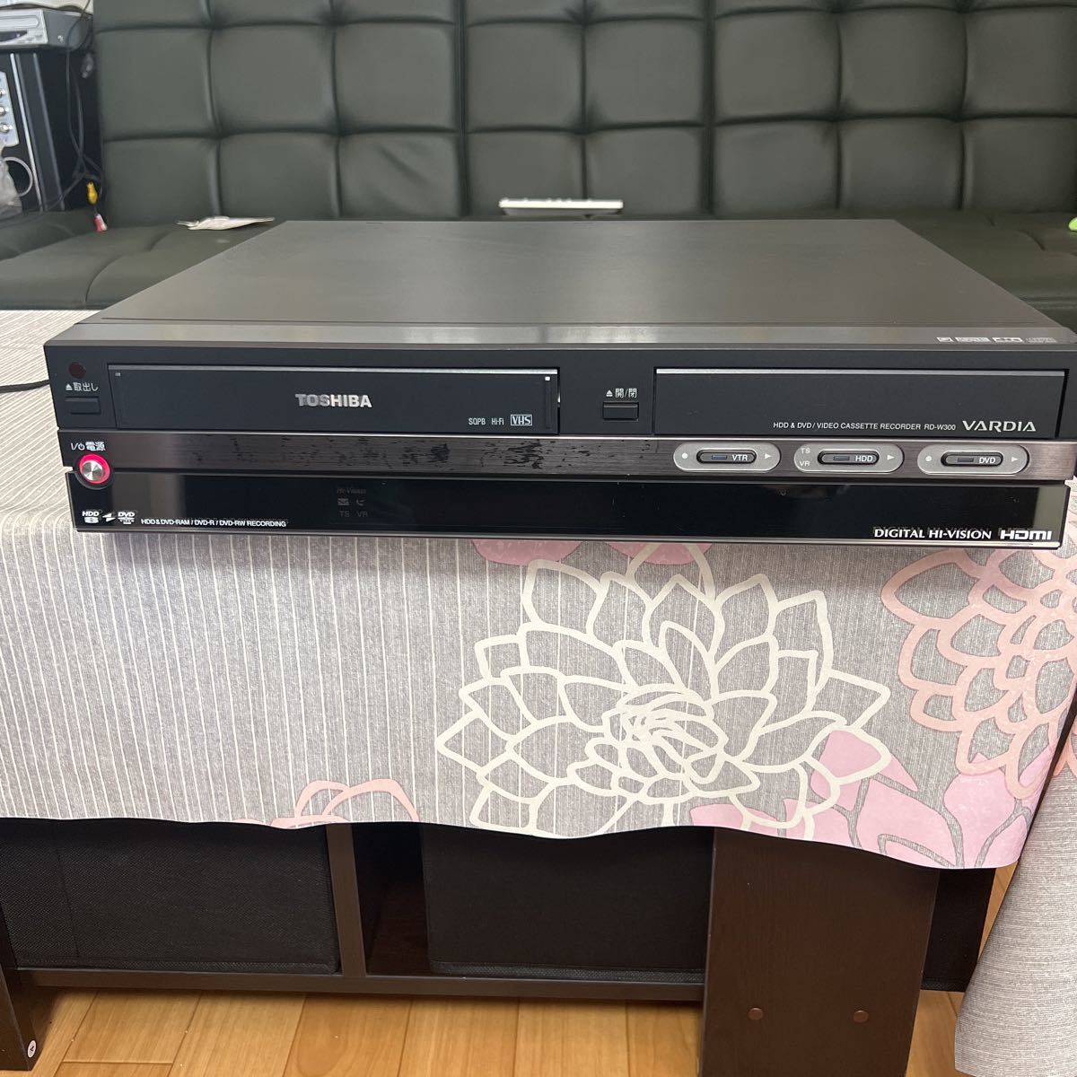 (中古品)TOSHIBA 東芝 VARDIA RD-W300 VHS一体型HDD/DVDレコーダー 300GB 地デジ