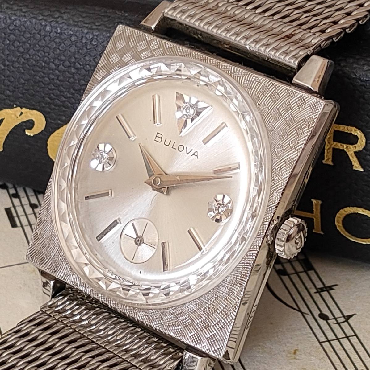 エレガントな極上品 ダイヤ3石 ブローバ BULOVA スクエア/タンク