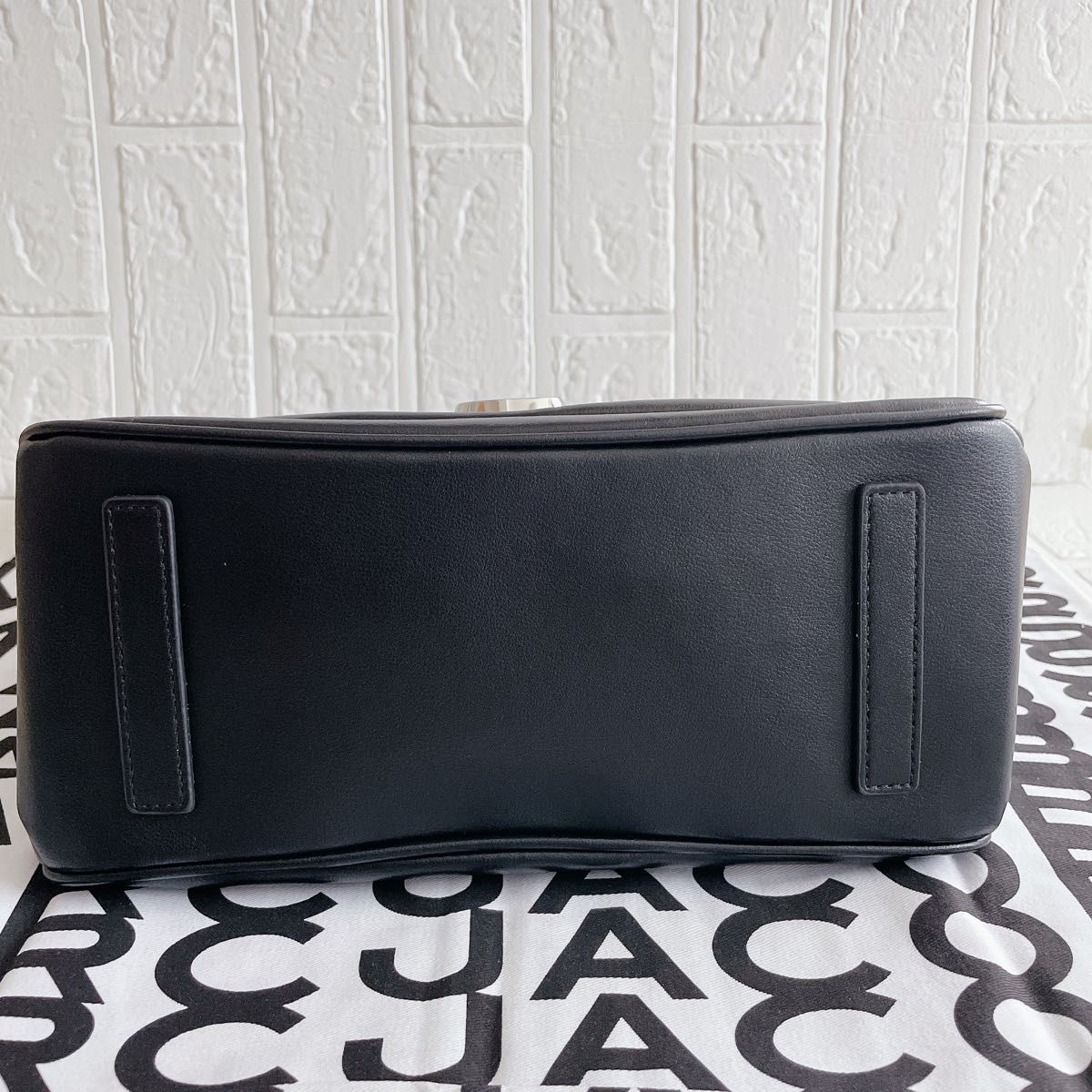 【即日発送】【新品未使用】マークジェイコブス MARC JACOBS ザ Jマーク ラージチェーンサッチェルバッグ 黒 ブラック