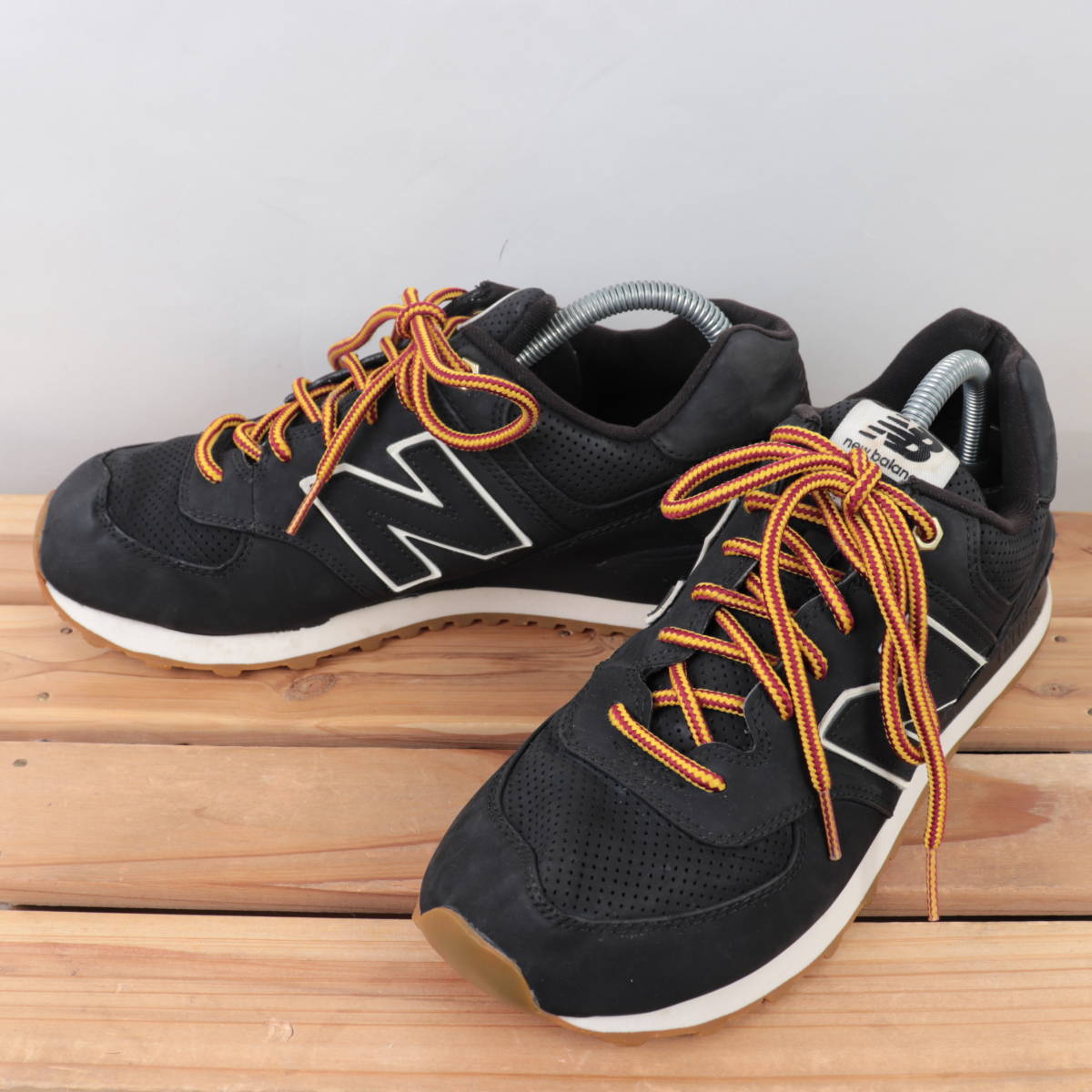 z6988【574】ニューバランス US8.5 26.5cm/黒 ブラック 白 newbalance