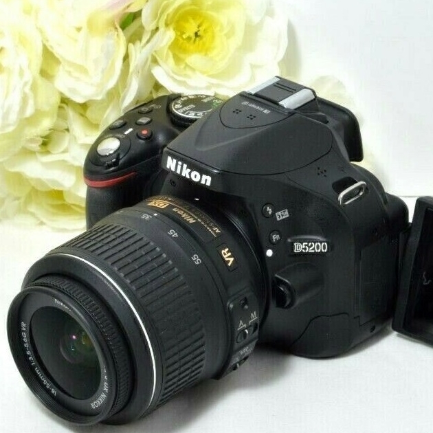 ★届いてスグ使える★ニコン Nikon D5200 AF-S 18-55 VR レンズキット SDカード付き デジタル一眼レフカメラ