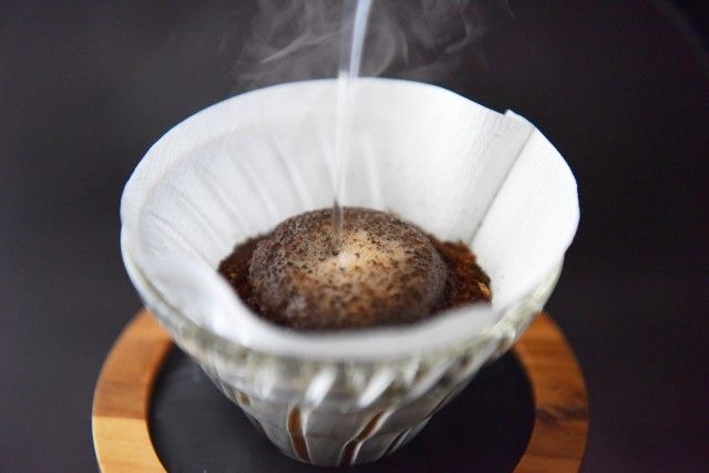 《深煎りカフェインレス豆300 g》自家焙煎 ブラジル スイスウォータプロセス