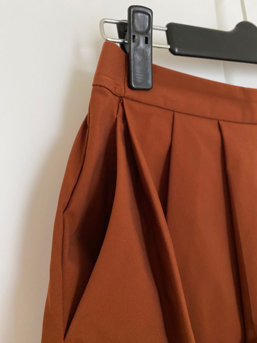 【UNIQLO】ユニクロ　ハイウエストドライストレッチスカート　(丈標準63-65cm) BROWN  Mサイズ