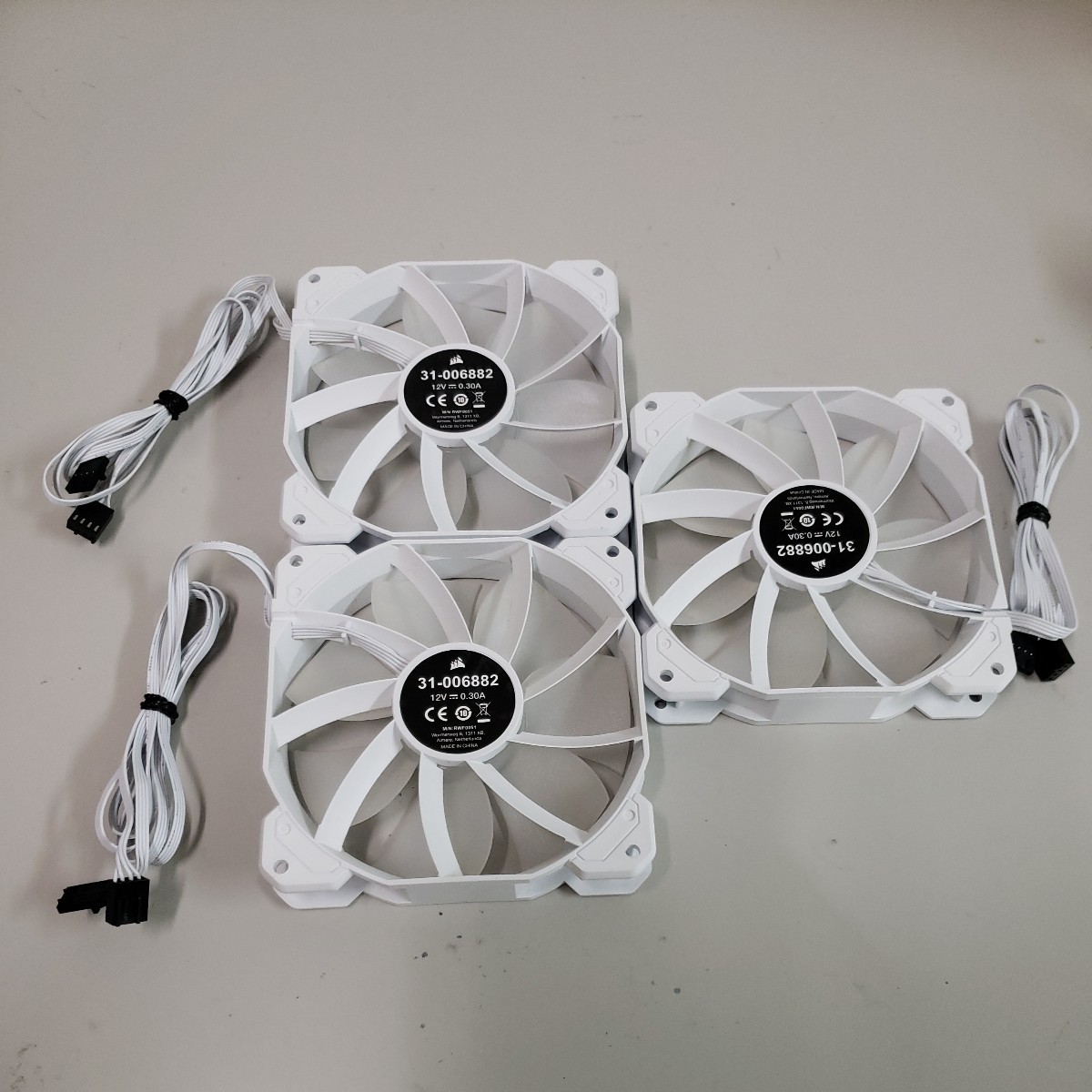 509y0813★CORSAIR iCUE SP120 RGB ELITE Performance 120mm PWM Triple Fan Kit with iCUE Lighting Node CORE PCケースファン 12cm_画像3