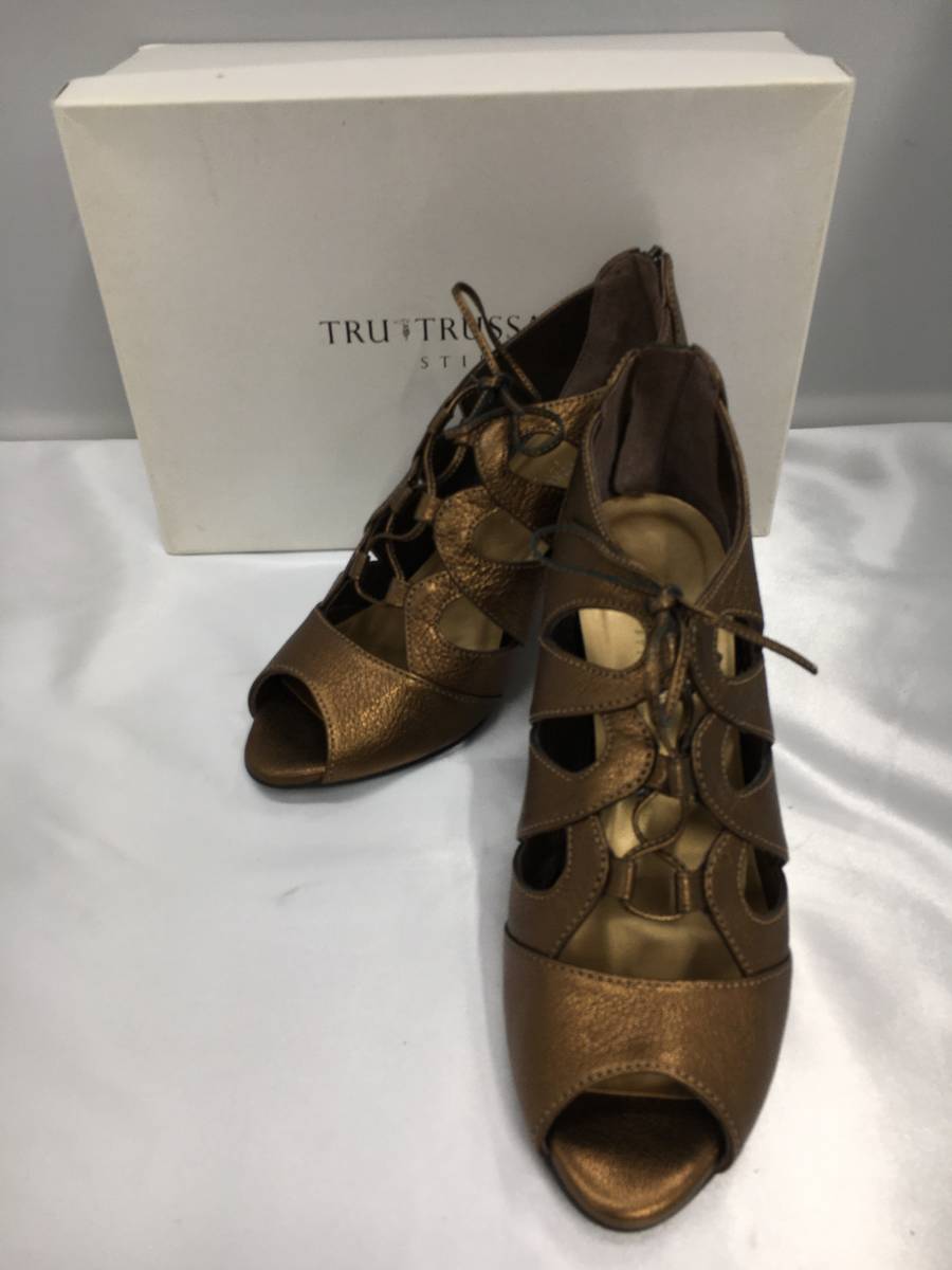 未使用品 TRU TRUSSARDI トラサルディ 編み上げサンダル パンプス 23.5㎝ ゴールド_画像1