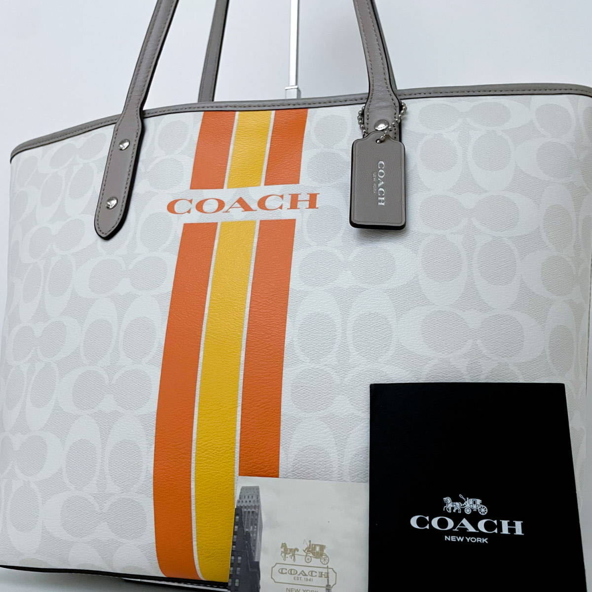 セール 登場から人気沸騰】 コーチ 【未使用級□定価9万】COACH 総柄