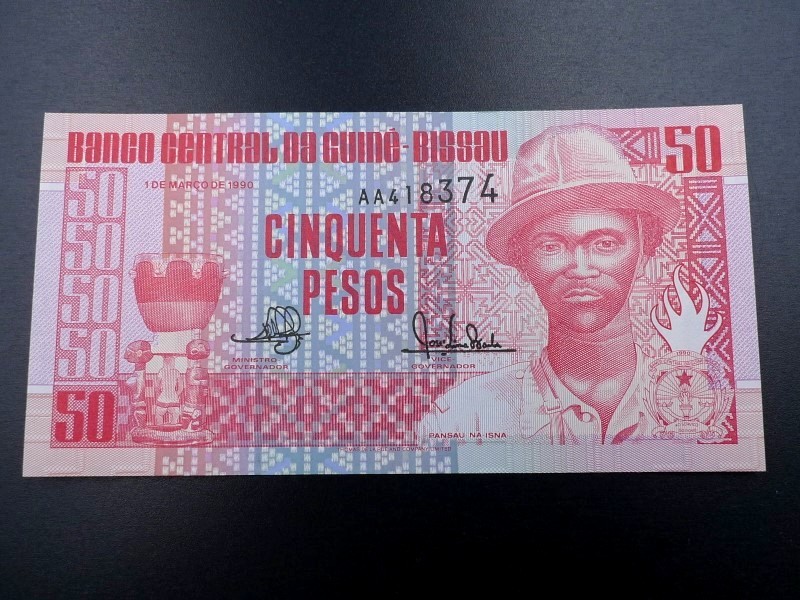 未使用 紙幣 アフリカ ギニア・ビサウ 50ペソ 1990年 パンサナ・ナ・イスナの肖像_画像1