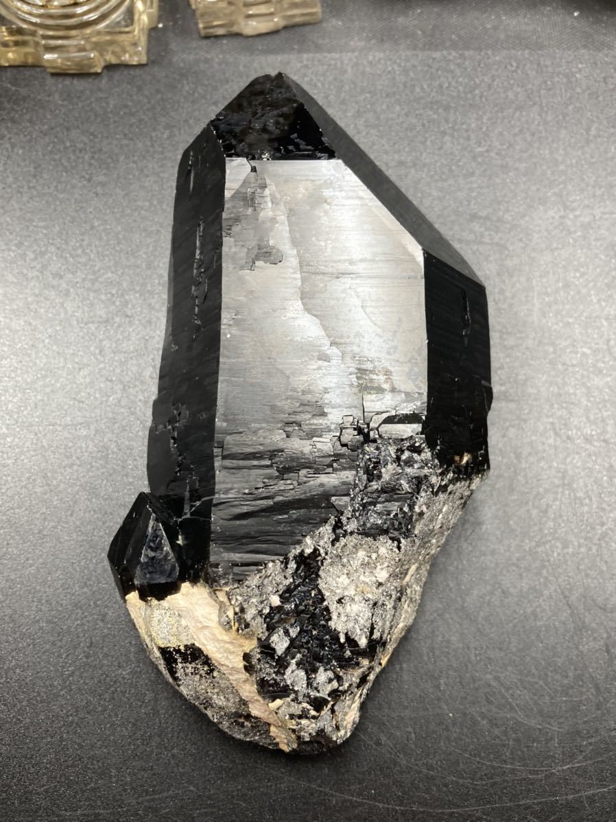 ハイクラス】山東省産 モリオン(黒水晶) ポイント 約863g 磨き ハイクラス】山東省産 モリオン(黒水晶) ポイント 約863g 磨き