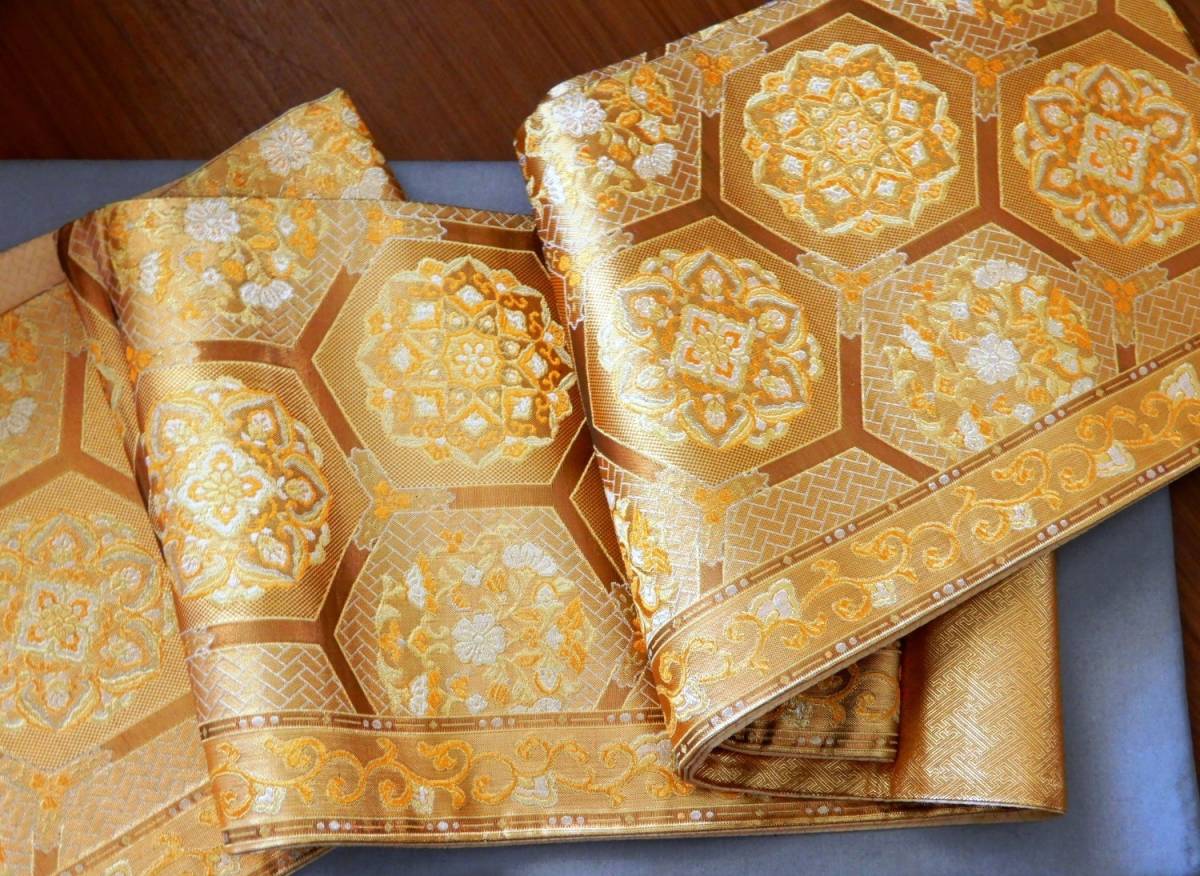 定期入れの <銀の斧>金箔華文佐賀錦袋帯・煌寿の華・金色に輝くふくろ帯・着物おび・ゴールド 仕立て上がり 定期入れの <銀の斧>金箔華文佐賀錦袋帯・煌寿の華・金色に輝くふくろ帯・着物おび・ゴールド 仕立て上がり