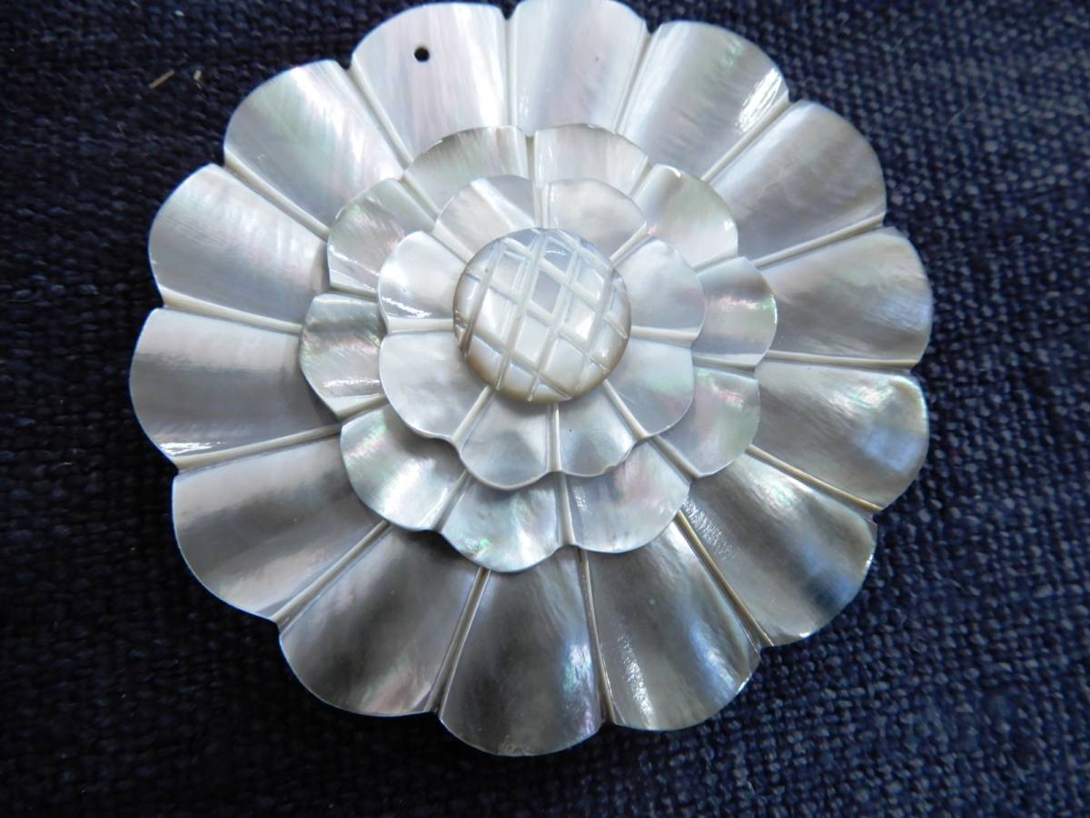 ＜銀の斧＞大きな天然貝細工アクセサリーパーツ・直径6.8cm・シェルパーツ・天然素材・貝_画像1