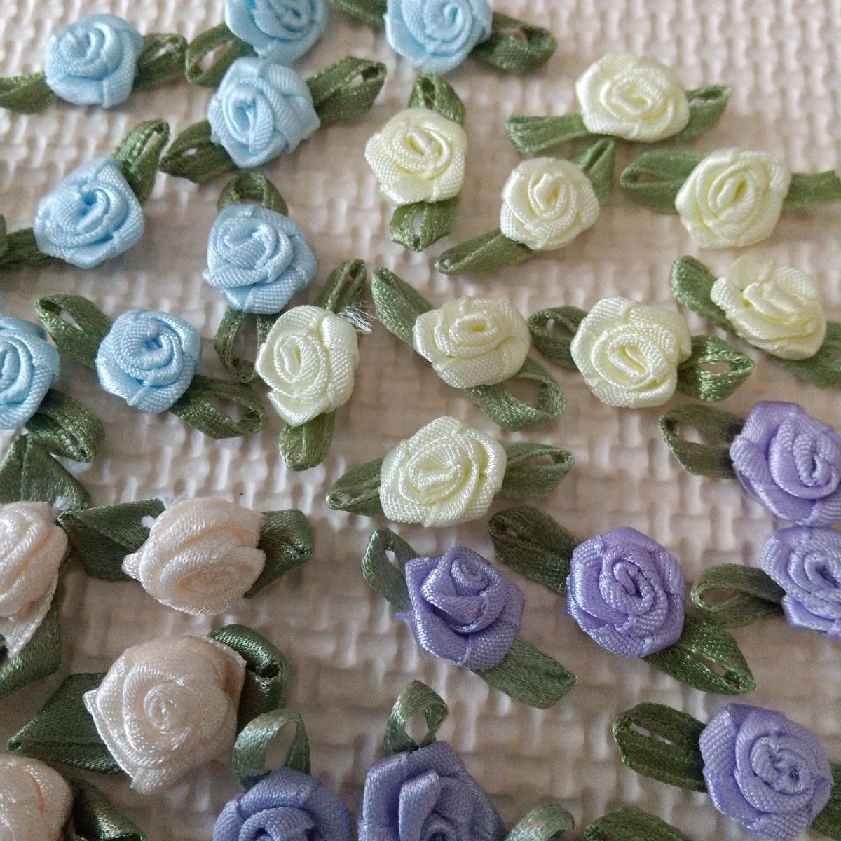 手芸用 巻き薔薇 葉付き 4色 40個 花モチーフ