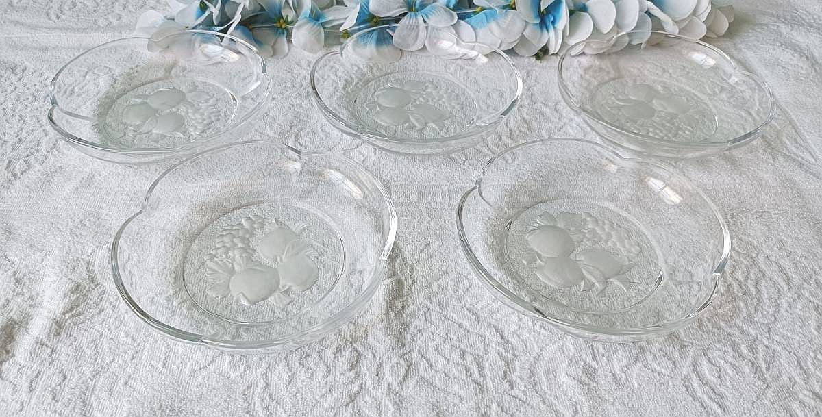 昭和レトロ HOYA ART ENGRAVING SERIES CRYSTAL TABLEWARE 果物柄 裏レリーフ 浮彫り 浮き彫り フルーツ サラダ 盛皿 取皿 中皿 17.5cm 5客_画像2