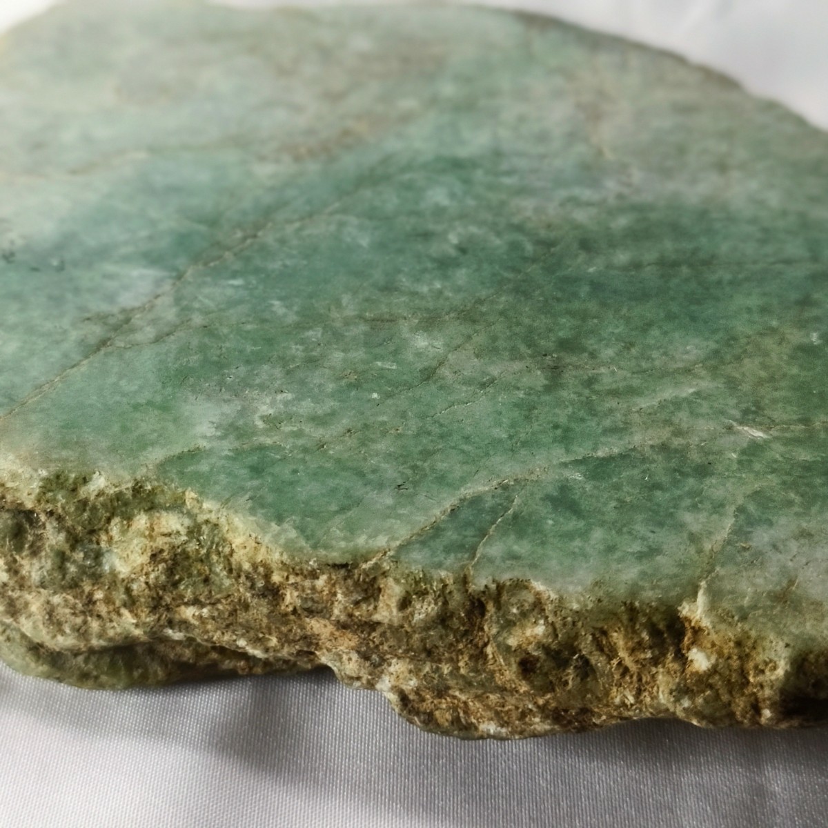 翡翠原石 糸魚川原産 天然石 未加工978g コレクター放出 珍品 翡翠原石 糸魚川原産 天然石 未加工978g コレクター放出 珍品