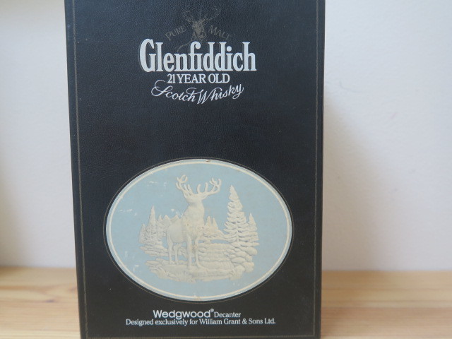 古酒 未開栓 箱付 超希少品 Glenfiddich グレンフィディック 21年 WEDGWOOD ウェッジウッド 陶器ボトル 1323g スコッチウイスキー _画像9