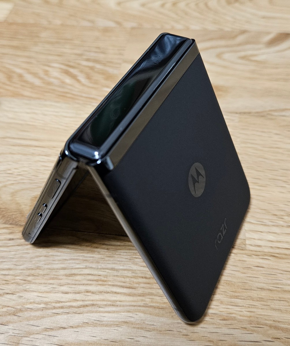 MOTOROLA razr 40 ULTRA 日本版 SIMフリー MOTOROLA razr 40 MOTOROLA razr 40 ULTRA 日本版 SIMフリー MOTOROLA razr 40