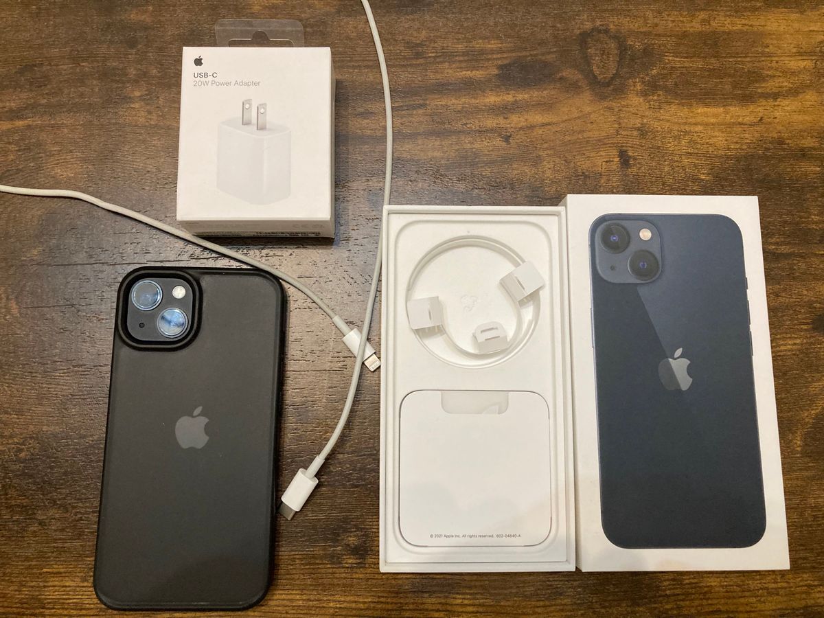 iPhone13 256GB ミッドナイト SIMフリー 美品 (オマケ付)