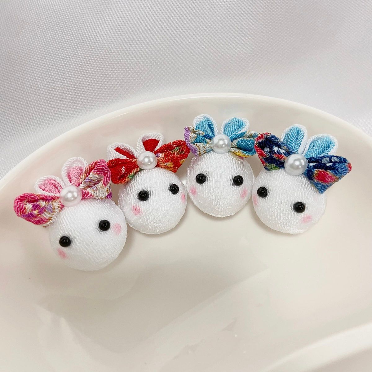 つまみ細工　うさぎさんセット1 赤　ピンク　青　水色　4個セット　ハンドメイド うさぎ　ちりめん　まとめ売り　詰め合わせ