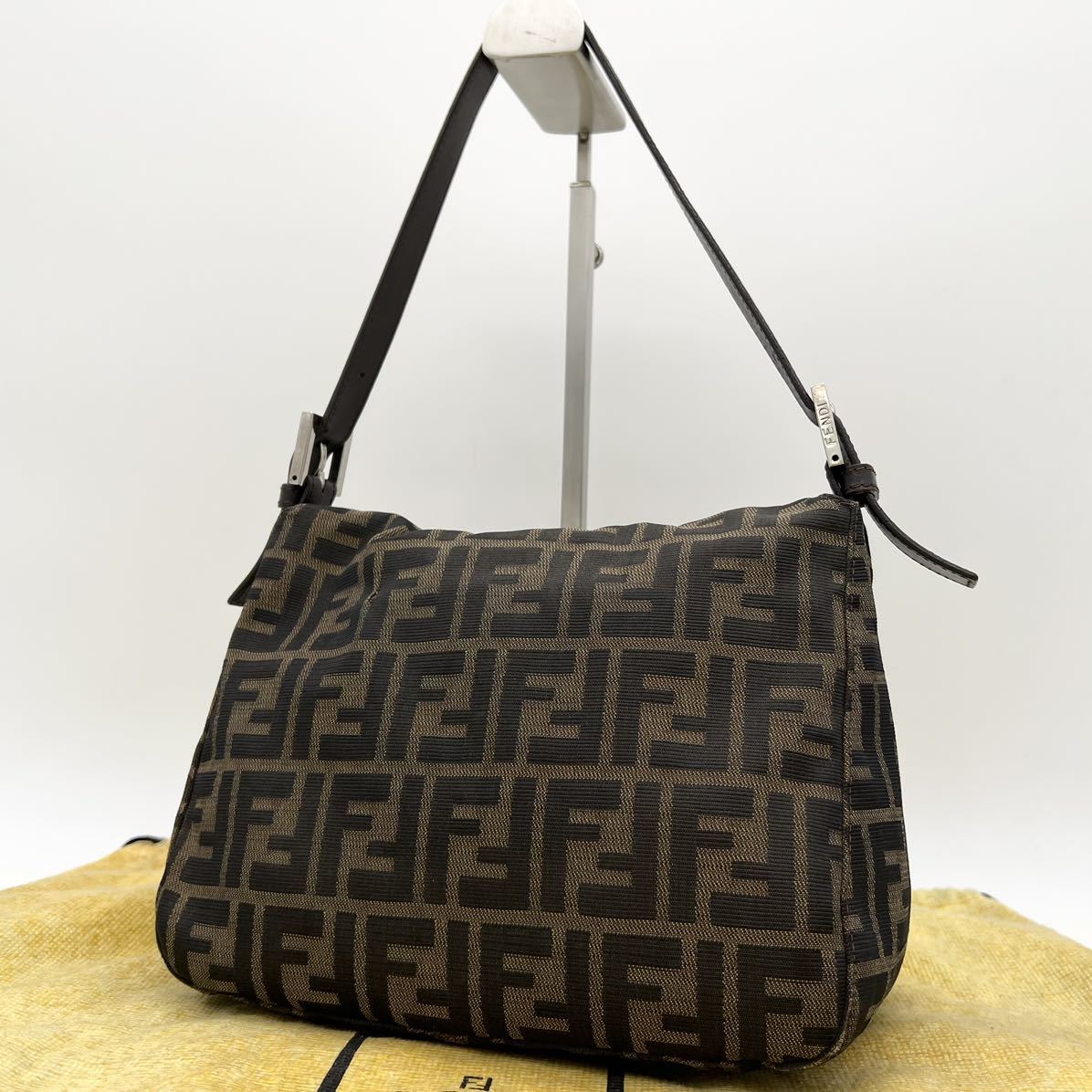 FENDI マンマバケット ワンショルダー ハンドバッグ ズッカ柄 FFロゴ-