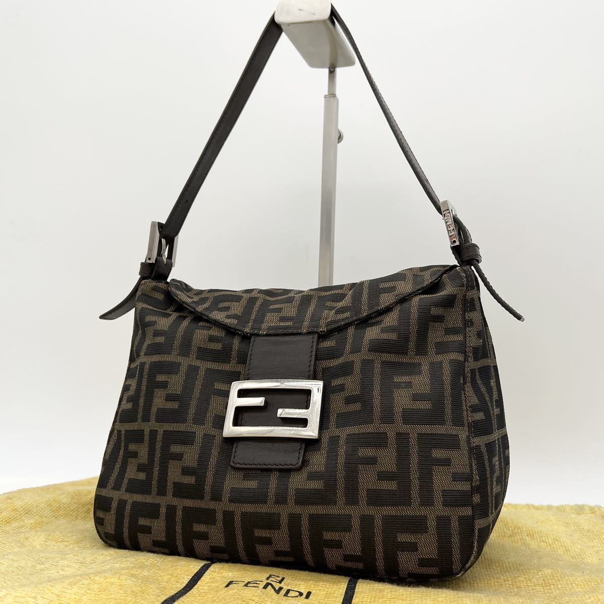 新作商品 【1スタ】FENDI フェンディ マンマバケット ズッカ柄 ワン