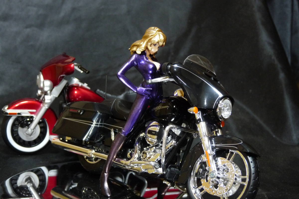 ルパン三世;峰不二子 パープル＆ルビーレッド ハーレーダビッドソン2015黒・1/12 箱無ｄ　ノーマル バイク有　リペイント改造 _画像1