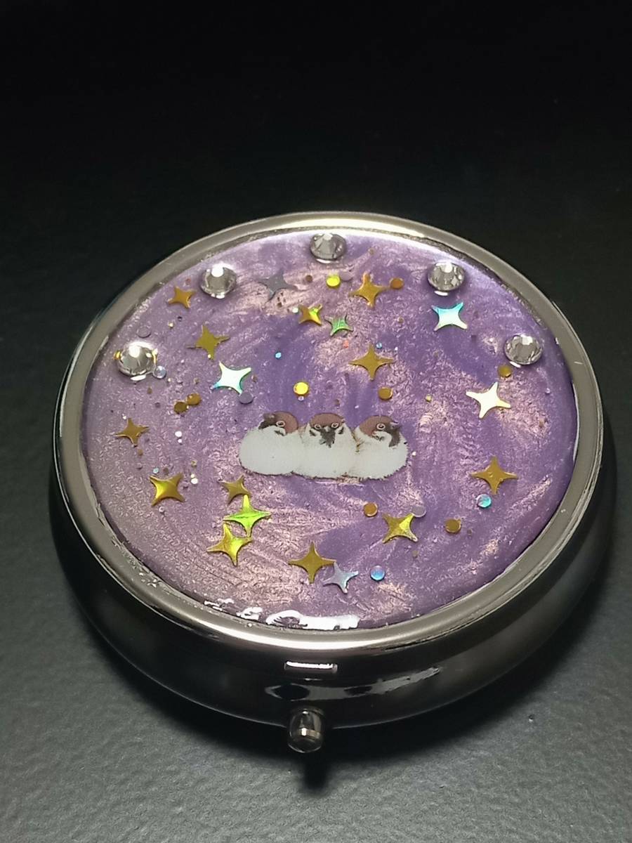 未使用　ピルケース　薬　ケース　アクセサリー　小物入れ　レジン　ハンドメイド　スワロフスキークリスタル　スズメ　すずめ　ミラー　