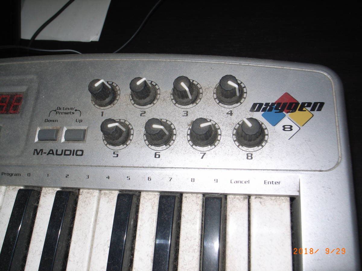 M-AUDIO OXYGEN8 MIDI клавиатура контроллер 