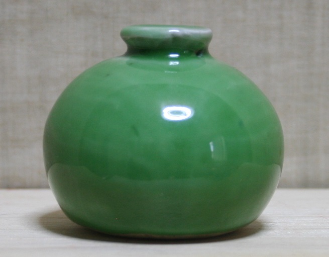 水滴　景徳鎮古風　緑釉硯滴　　　J026