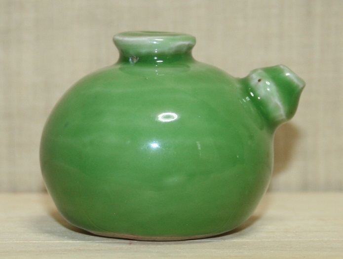 水滴　景徳鎮古風　緑釉硯滴　　　J026