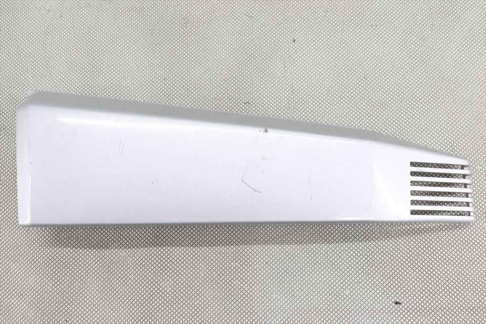 323598 ＧＳＸ１１００Ｓ ＧＳＸ７５０Ｓ カタナ 刀 純正 アッパーロアカバー ダクト 左側 カウル 外装の画像1