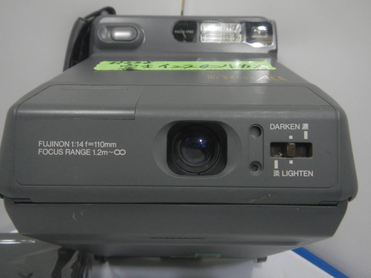 H 228* 富士インスタントcamera 完動品 未使用フイルム一箱10枚入り付属 camera内部に一枚の画像2
