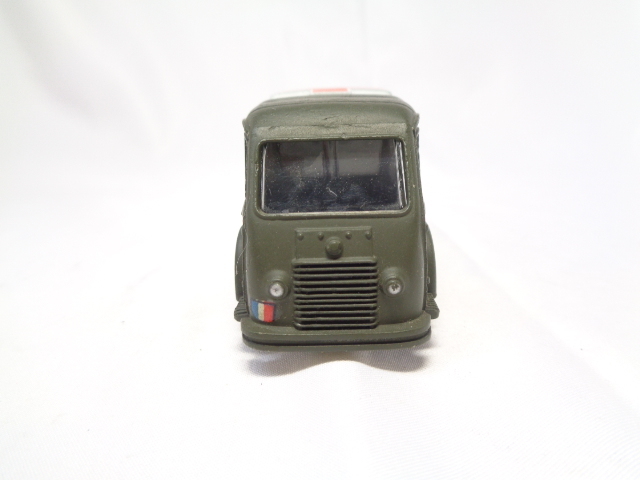 DINKY TOYS 820 AMBULANCE MILITARE RENAULT-CARRIER Dinky Renault army for ambulance ( box attaching ) postage extra 