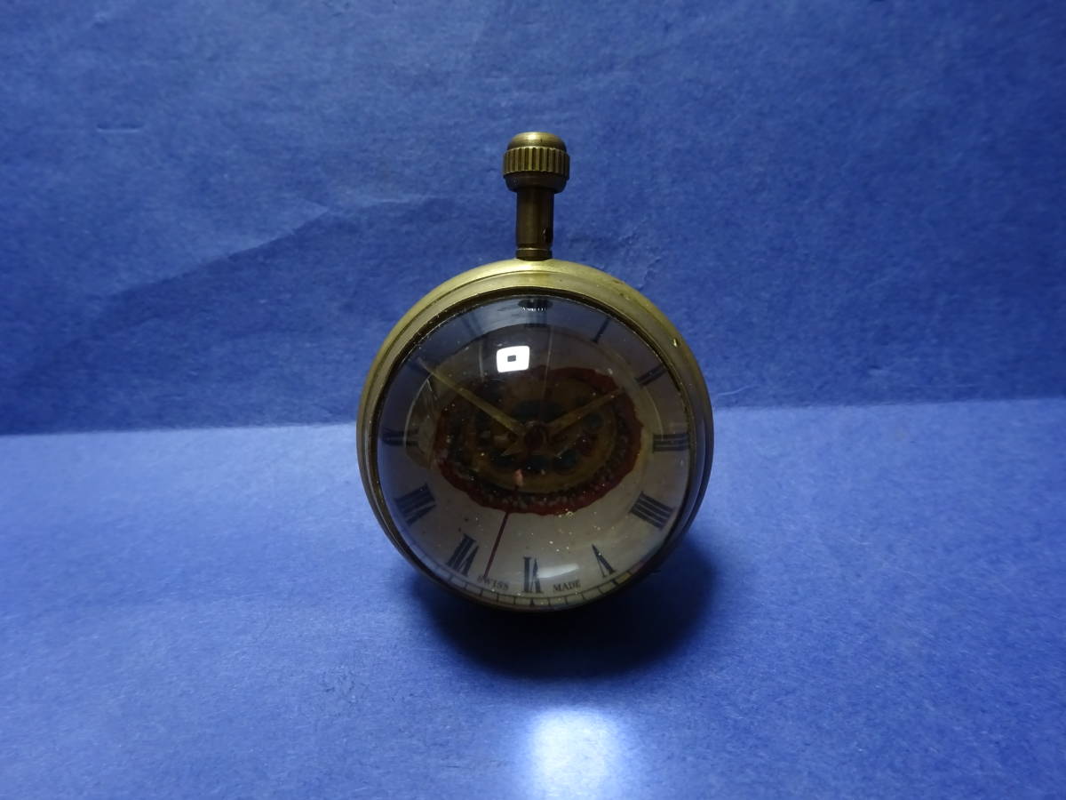 （５）珍品なれどジャンク品にての出品です。SWISS MADE です。このブッミャは不勉強で詳細な説明ができません。変な形の小さな時計です。_画像1