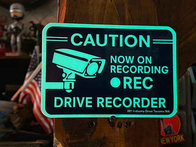 ドライブレコーダー録画中 蓄光セキュリティサイン（裏面シール付き） ■ アメリカン雑貨 アメリカ雑貨の画像1