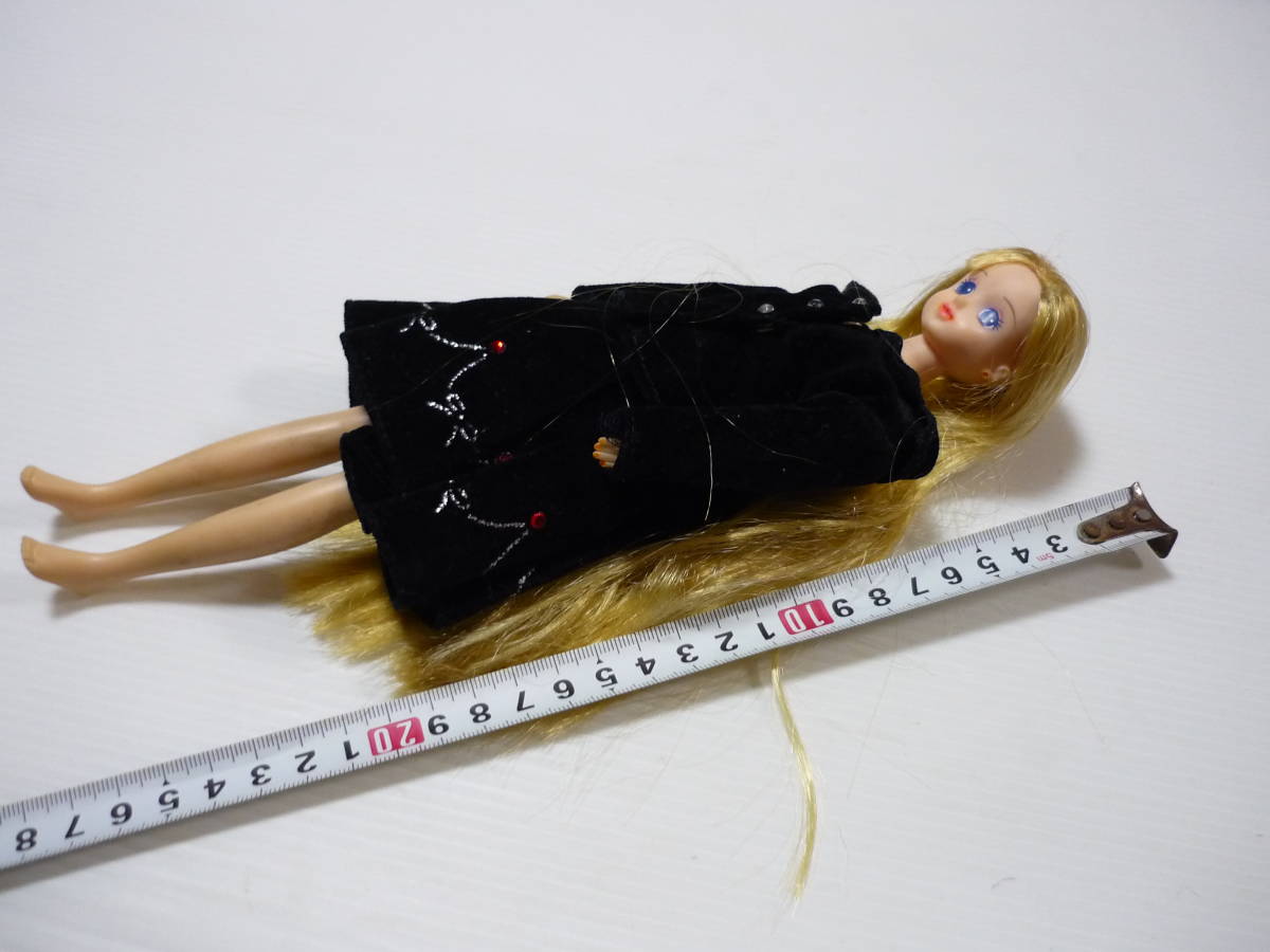 [L管02]人形 リカちゃん 衣装 黒色 タカラトミー フィギュア ドール リカちゃん人形_画像8