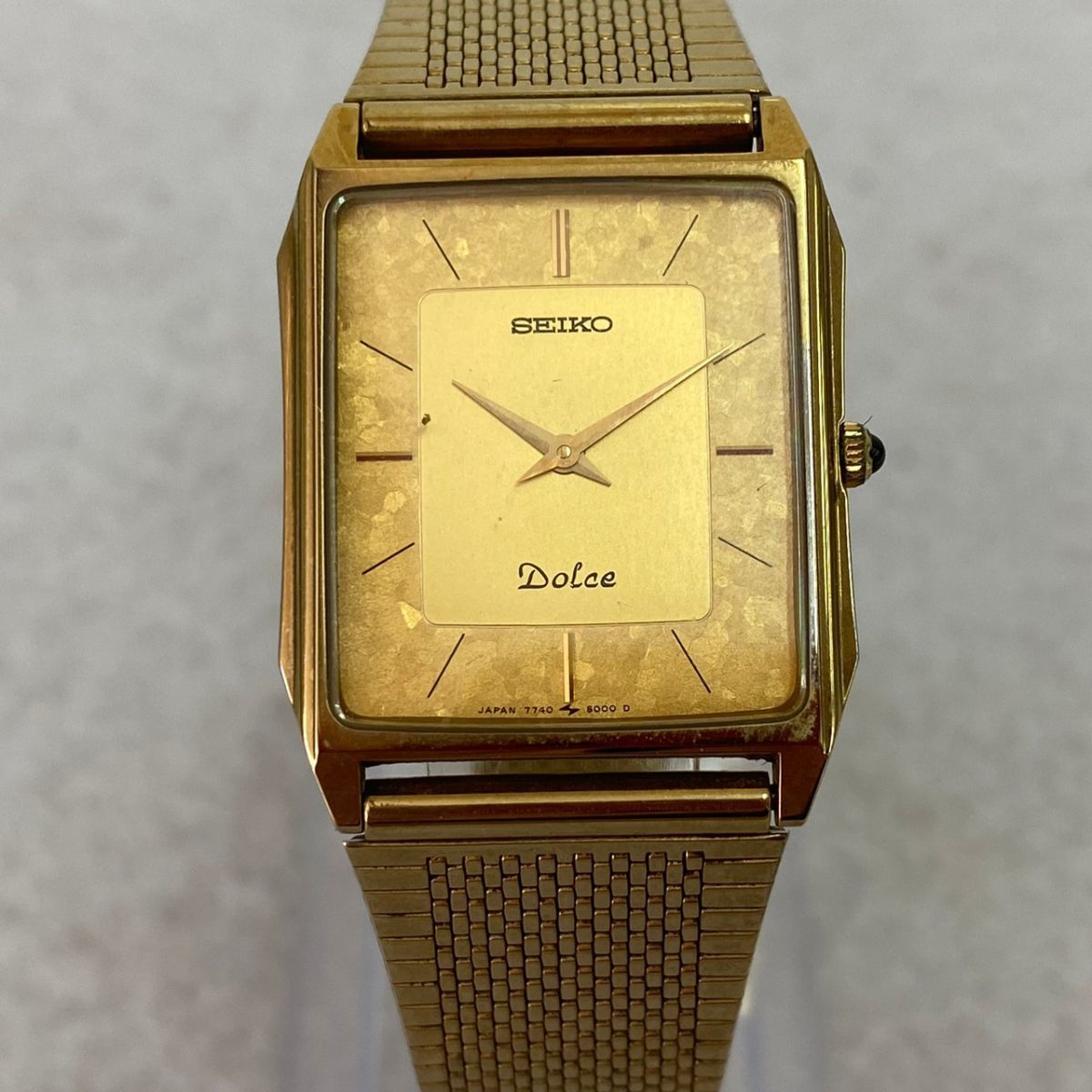 A328-O35-1064 ◎ SEIKO Dolce セイコー ドルチェ 7740-5000 クォーツ ゴールド文字盤 スクエア メンズ 腕時計 東芝勤続記念刻印あり ②_画像1