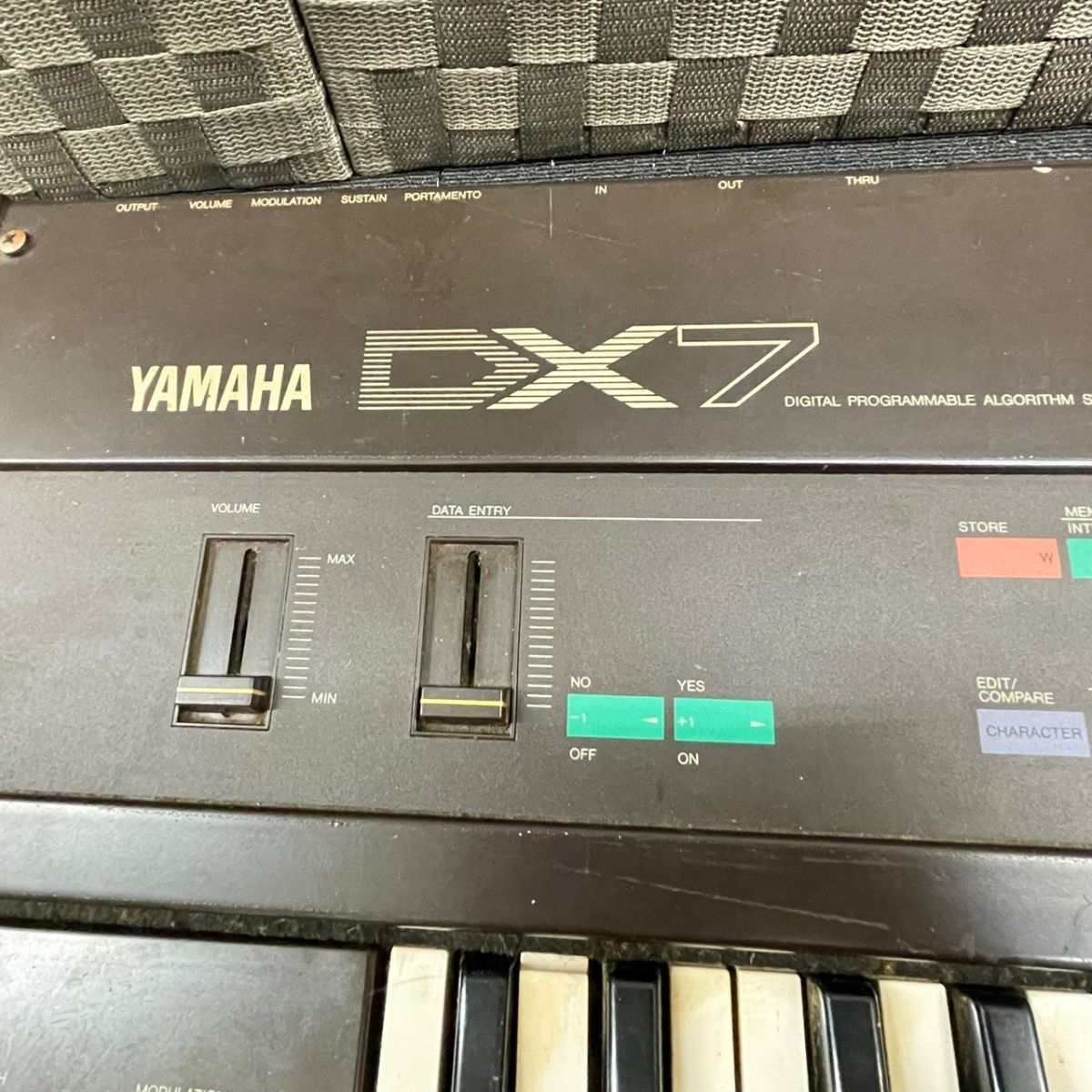 A818-C7-61 YAMAHA ヤマハ DX7 シンセサイザー 鍵盤楽器 ②_画像2