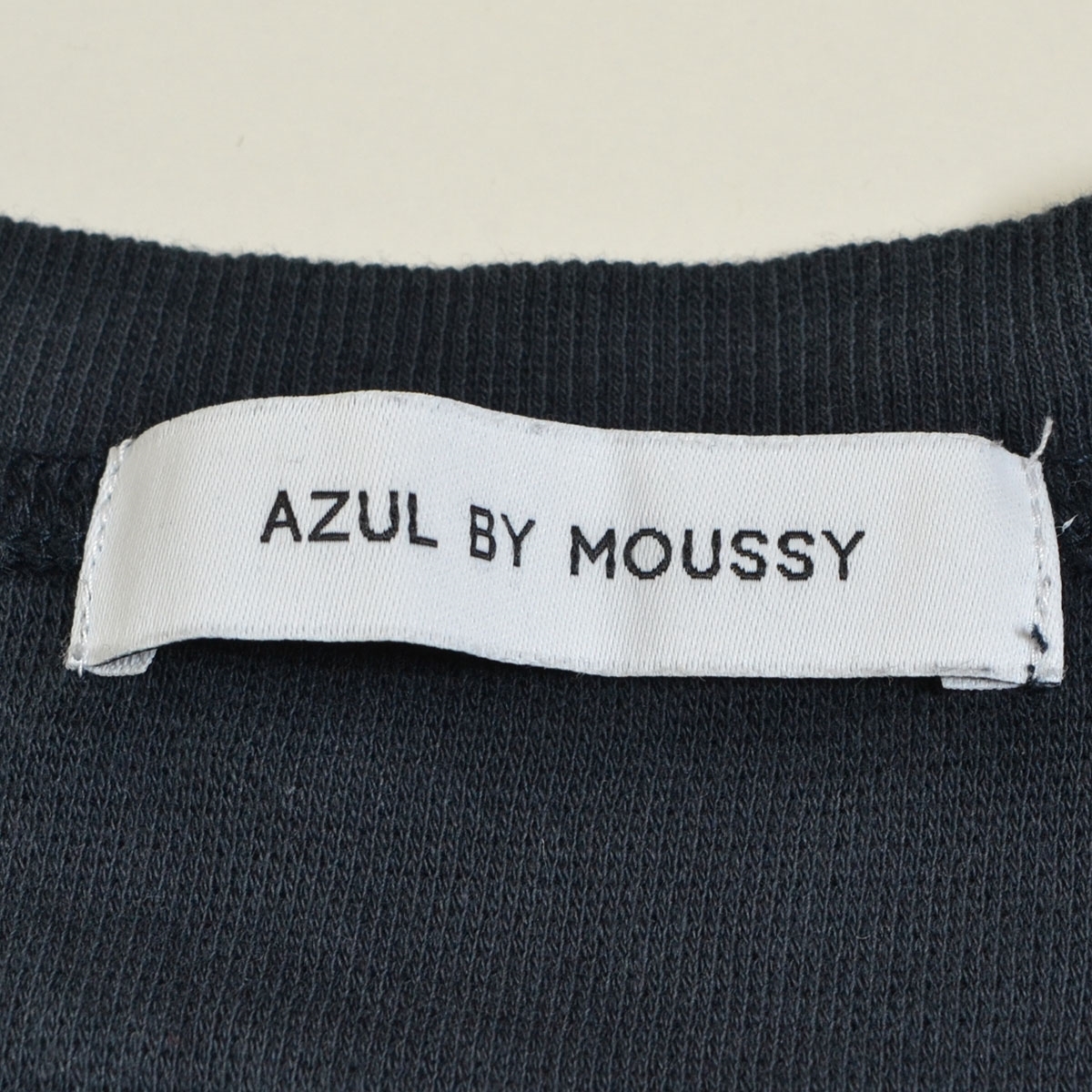 〇420298 AZUL アズール MOUSSY マウジー ○Tシャツ Vネック 半袖 サイズM メンズ チャコールブルー 無地_画像5