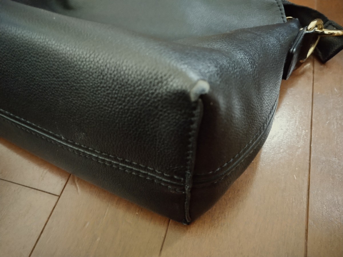 * used [BEAMS Beams shoulder bag bag-in-bag organizer fastener black black ] metal fittings Gold artificial leather middle bed equipped 
