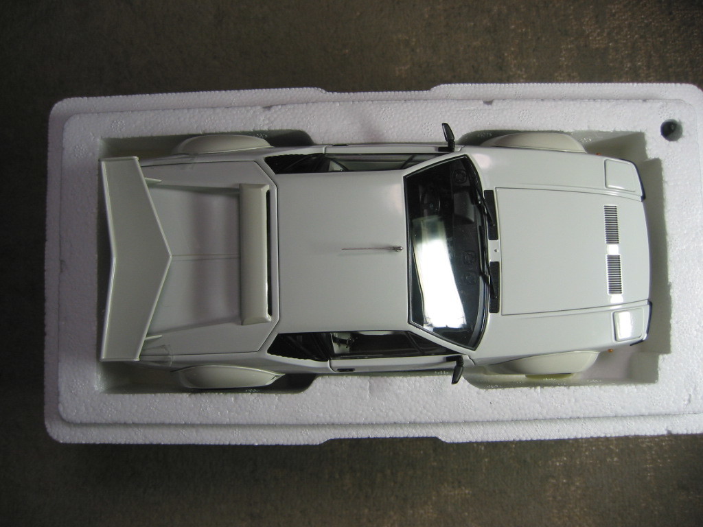 京商 1/18 デトマソパンテーラ GT5 ホワイト De Tomaso Pantera GT5_画像4