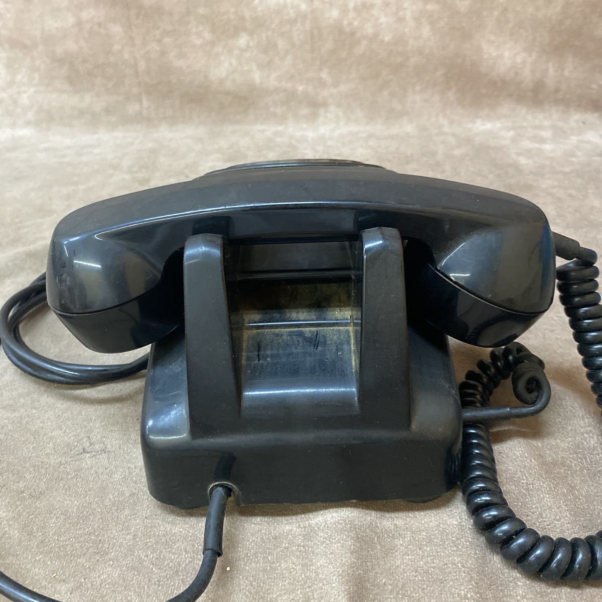 昭和レトロ 黒電話 600-A2 TMG-K 76 ジャンク品 電話機 オブジェ 昔の暮らし インテリア 雑貨 古い ダイヤル式_画像8