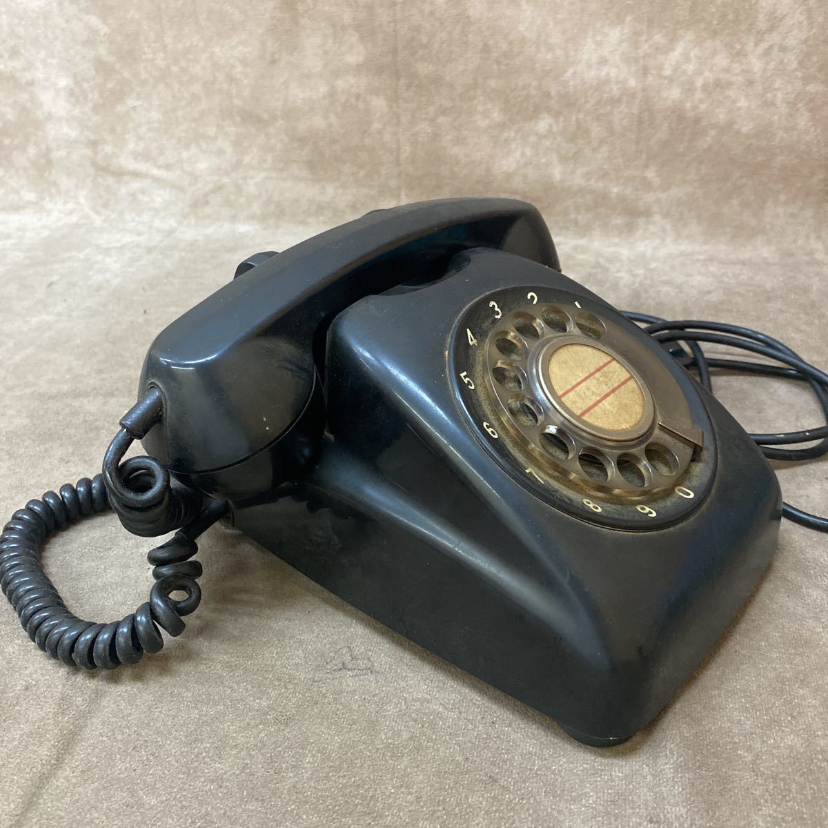 昭和レトロ 黒電話 600-A2 TMG-K 76 ジャンク品 電話機 オブジェ 昔の暮らし インテリア 雑貨 古い ダイヤル式_画像6