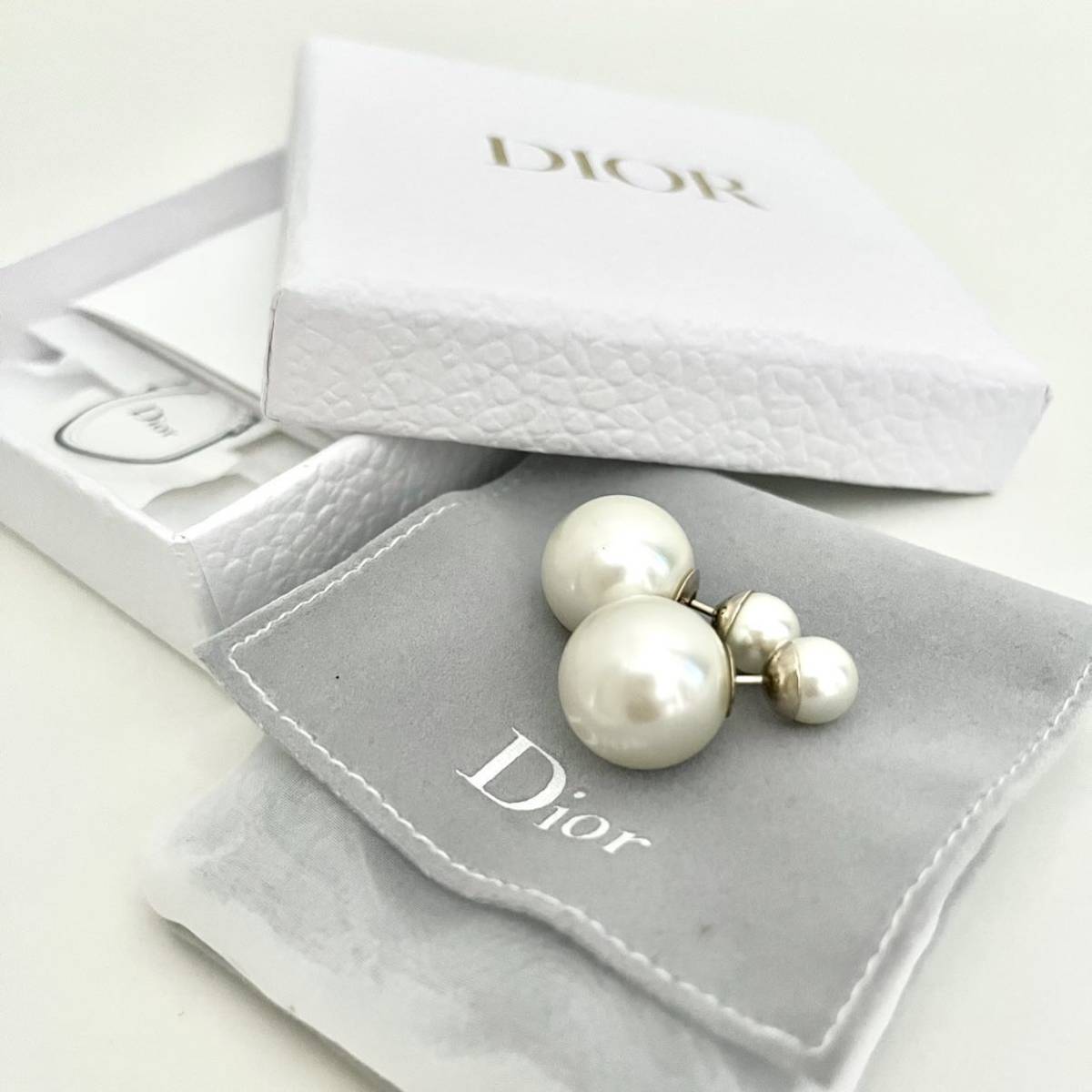 高価値セリー 両耳用 ピアス トライバルボール 【美品】【DIOR