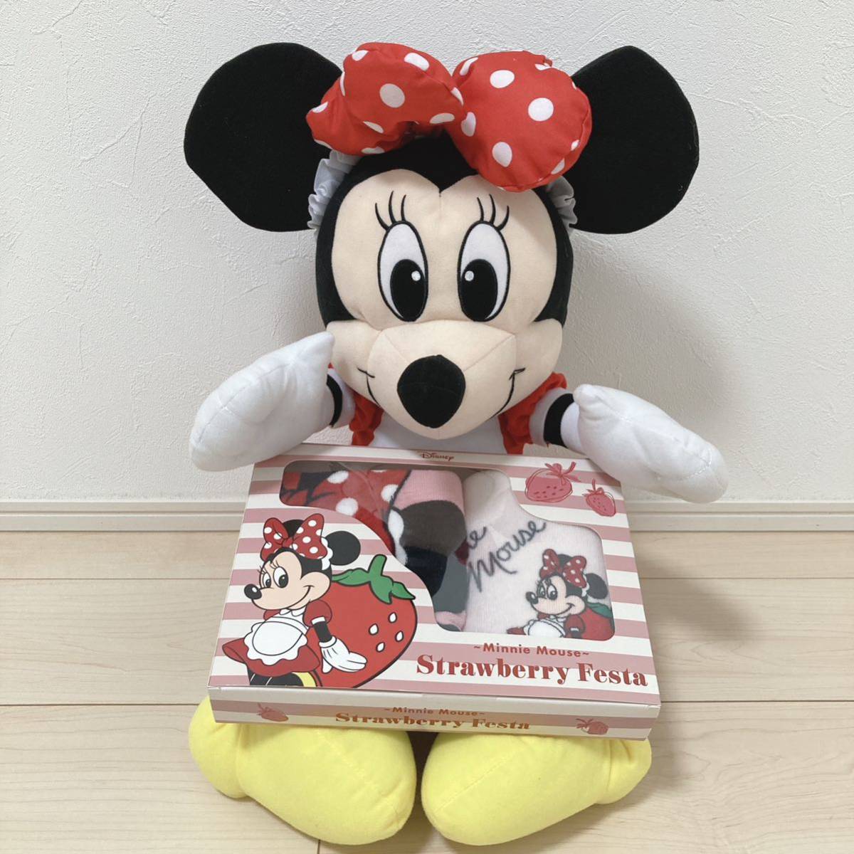  not for sale prize item Minnie Mouse strawberry fe start soft toy premium towel gift set Disney set sale 