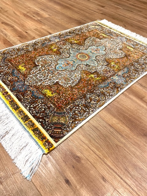 ペルシャ絨毯・最高級ハンド&マシン織り・ 世界最高密度150万ノット ・豪奢なクムデザイン 60cm×90cm g37_画像5