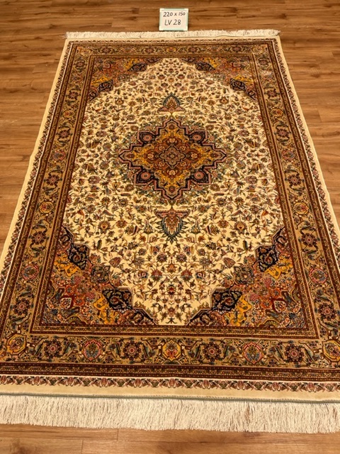 ペルシャ絨毯・最高級ハンド&マシン織り・ 世界最高密度150万ノット ・豪奢なクムデザイン 220cm×150cm lv28