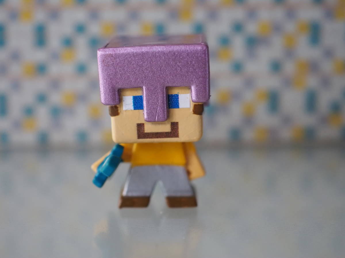 【Minecraft Mini-Figures Steve in Mismatched Armor マインクラフト ミニフィギュア スティーブ】_鼻部分の傷は購入当初からあります